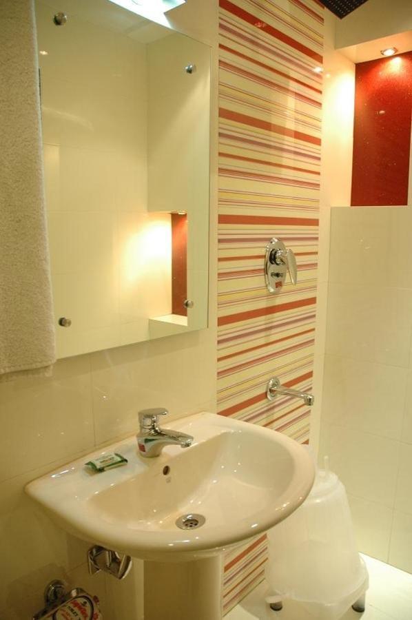 Hotel Chanchal Continental - 02 Mins From New Delhi Railway Station Exteriér fotografie
